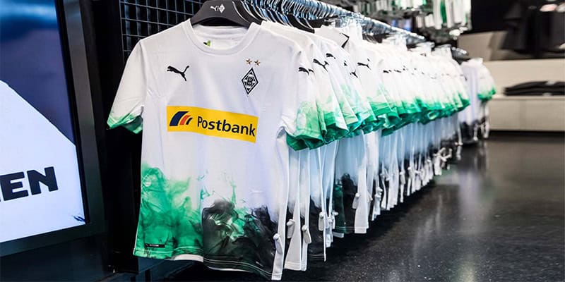 Màu áo chủ đạo trắng - đen - xanh lá của Borussia Mönchengladbach